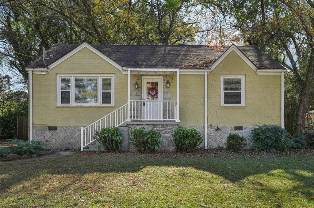 3 bedroom, 2 bathroom, 1,560 sq ft single family residence sold at 1549 Columbia Circle, Decatur, GA 30032