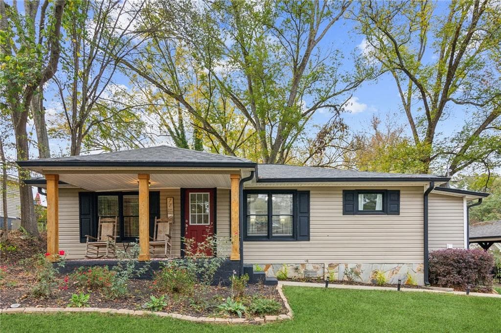3 bedroom, 2 bathroom single family residence sold at 77 E Broad Street, Hoschton, GA 30548