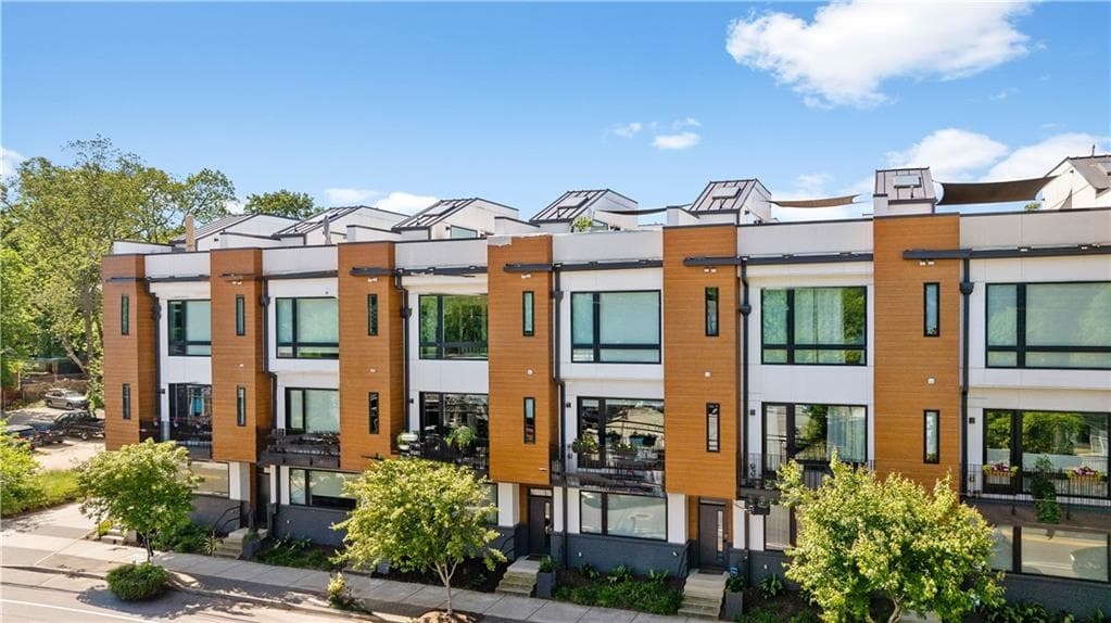 3 bedroom, 4 bathroom, 1,910 sq ft townhouse sold at 1311 Glenwood Avenue, Atlanta, GA 30316