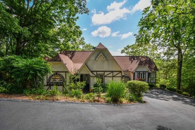 3 bedroom, 3 bathroom, 3,385 sq ft single family residence sold at 162 Zeppelin Strasse, Helen, GA 30545