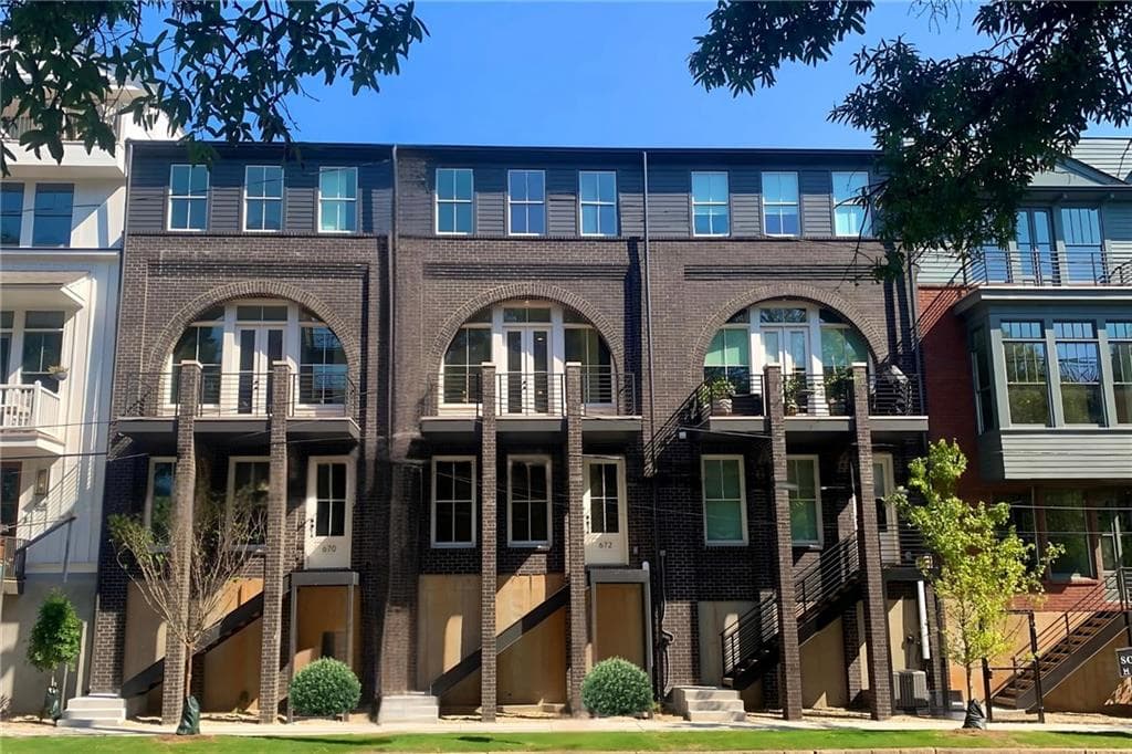 3 bedroom, 4 bathroom, 1,908 sq ft townhouse sold at 672 Hank Aaron Drive, Atlanta, GA 30315
