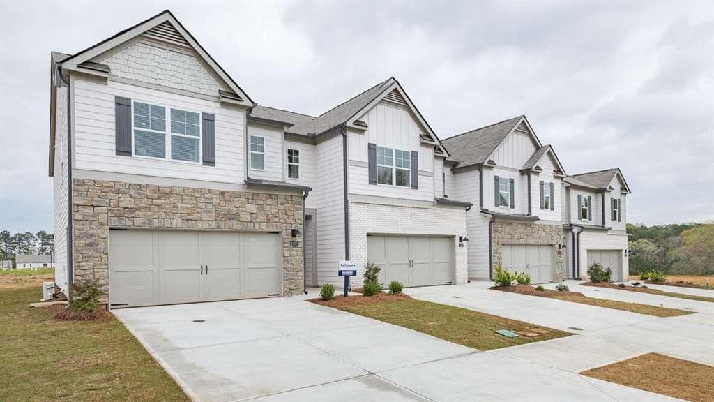 3 bedroom, 3 bathroom, 2,026 sq ft townhouse sold at 2470 Bayberry Street 31, Acworth, GA 30101