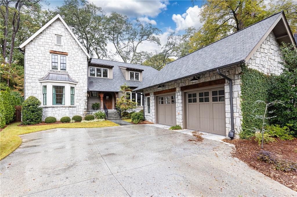 5 bedroom, 6 bathroom, 6,237 sq ft single family residence sold at 2882 N Hills Drive, Atlanta, GA 30305