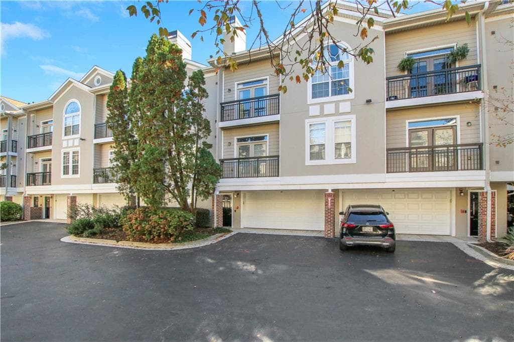 3 bedroom, 2 bathroom, 1,649 sq ft townhouse sold at 4250 River Green Drive 411, Atlanta, GA 30327