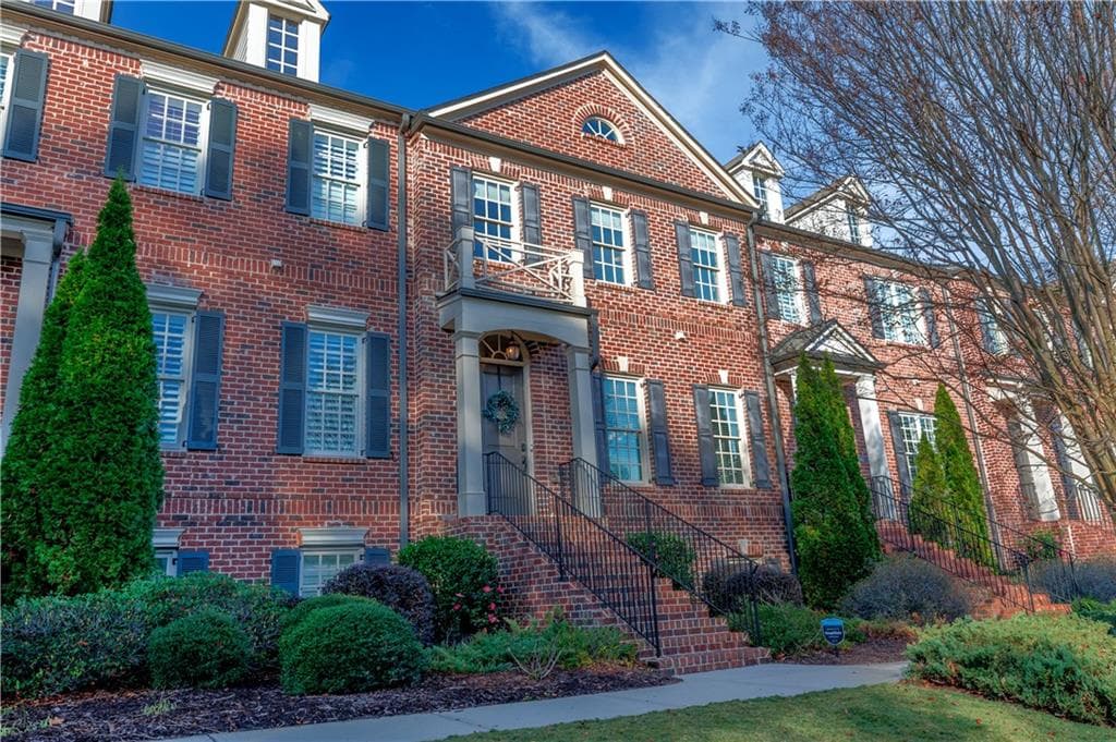 3 bedroom, 4 bathroom, 2,760 sq ft townhouse sold at 530 Rose Garden Lane, Alpharetta, GA 30009