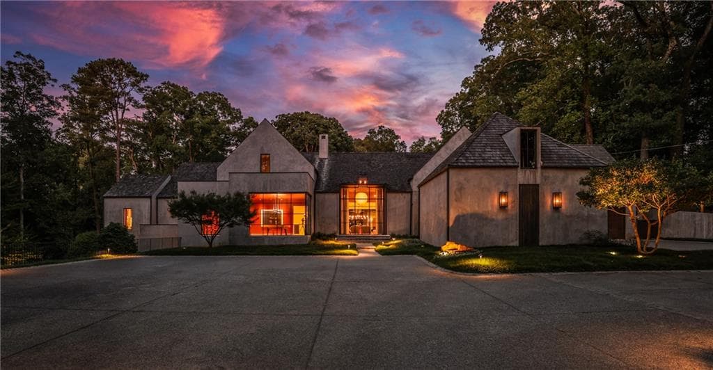 6 bedroom, 10 bathroom, 20,000 sq ft single family residence sold at 3391 Tuxedo Road, Atlanta, GA 30305