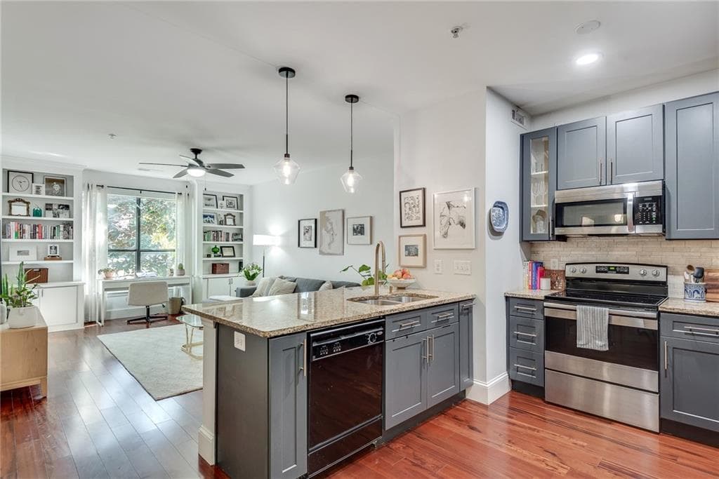 1 bedroom, 1 bathroom, 793 sq ft condominium sold at 821 Ralph Mcgill Boulevard 3327, Atlanta, GA 30306