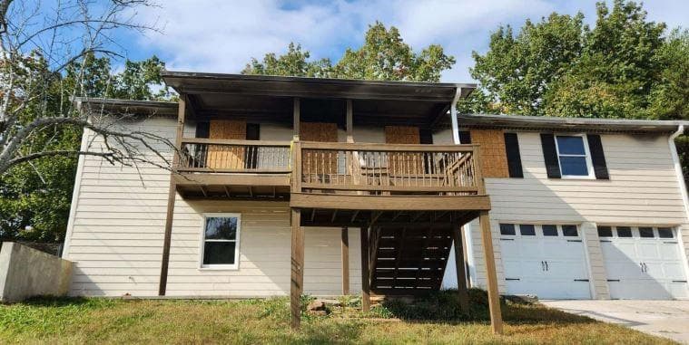3 bedroom, 2 bathroom, 2,288 sq ft single family residence sold at 3233 Glynn Mill Drive, Snellville, GA 30039
