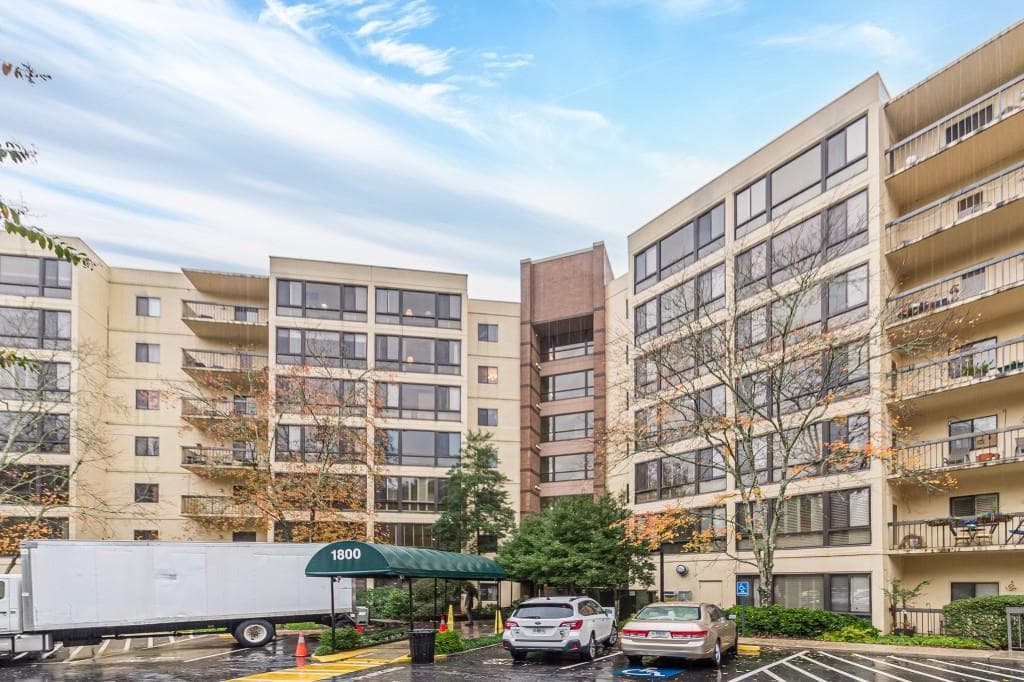 1800 Clairmont Lake A609, Decatur, GA 30033 — most recent listing photo