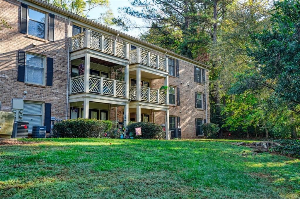 3 bedroom, 2 bathroom, 1,268 sq ft condominium sold at 3650 Ashford Dunwoody Road 802, Brookhaven, GA 30319