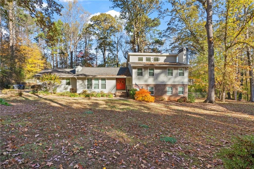 3 bedroom, 3 bathroom single family residence sold at 527 Eight Point Court, Suwanee, GA 30024