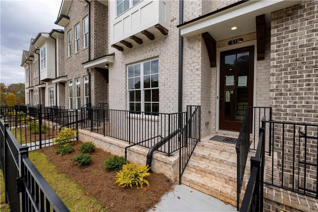 3 bedroom, 4 bathroom, 2,516 sq ft townhouse sold at 618 Goldsmith Court 108, Johns Creek, GA 30022