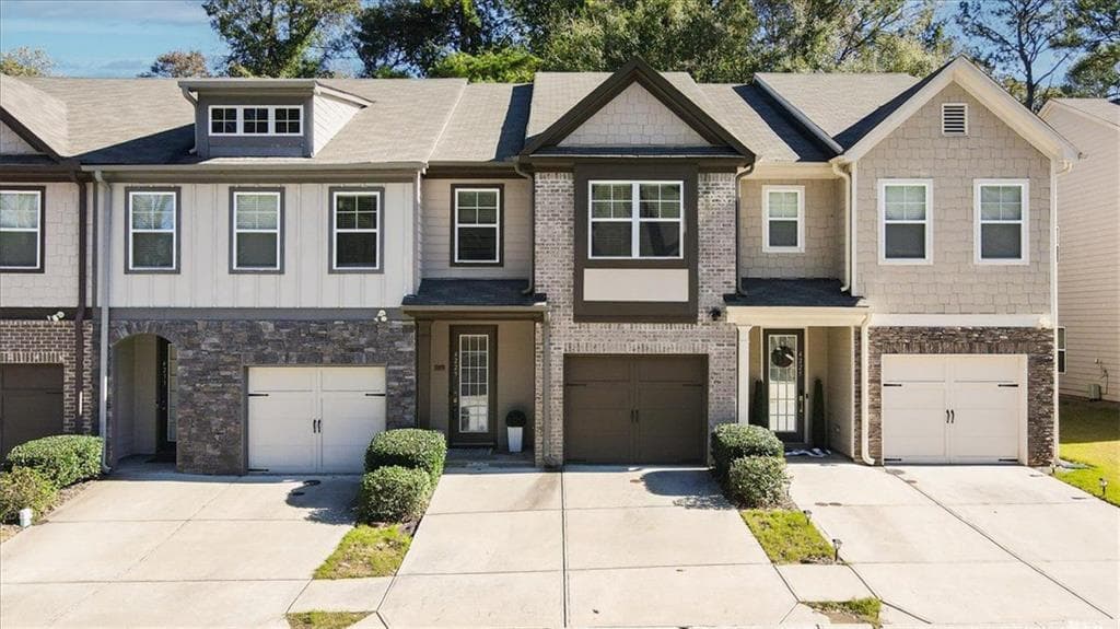 3 bedroom, 3 bathroom townhouse sold at 4229 ALDEN PARK Drive, Decatur, GA 30035