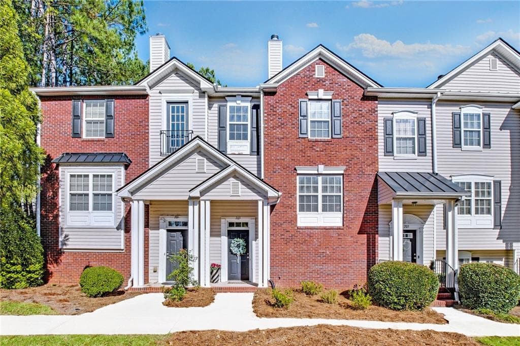 2 bedroom, 3 bathroom, 1,705 sq ft townhouse sold at 203 Village Square Drive, Woodstock, GA 30188