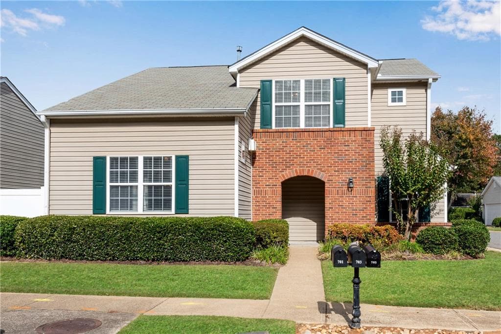 3 bedroom, 3 bathroom, 1,195 sq ft single family residence sold at 701 Bedford Court, Woodstock, GA 30188