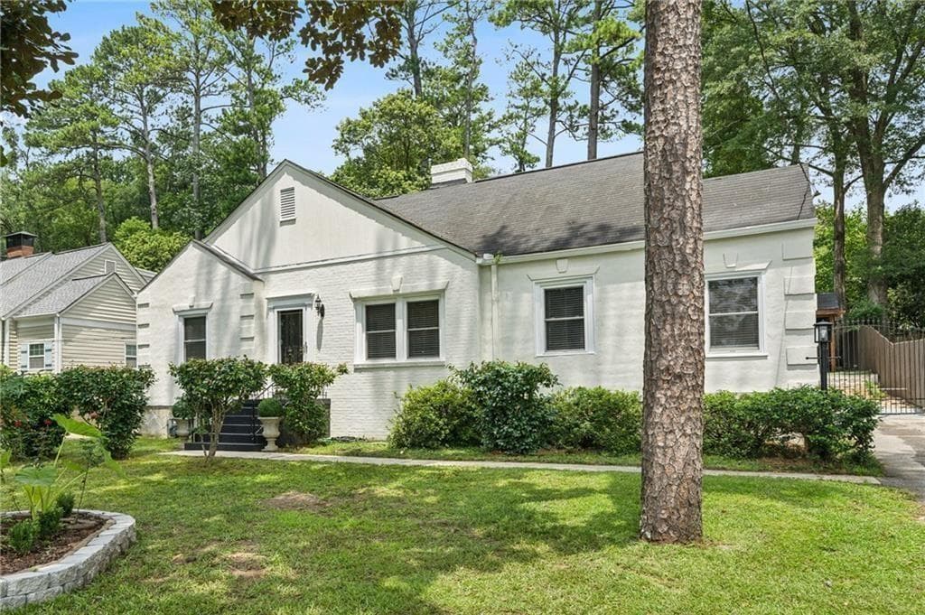 3 bedroom, 3 bathroom single family residence sold at 952 Lindbergh Drive, Atlanta, GA 30324