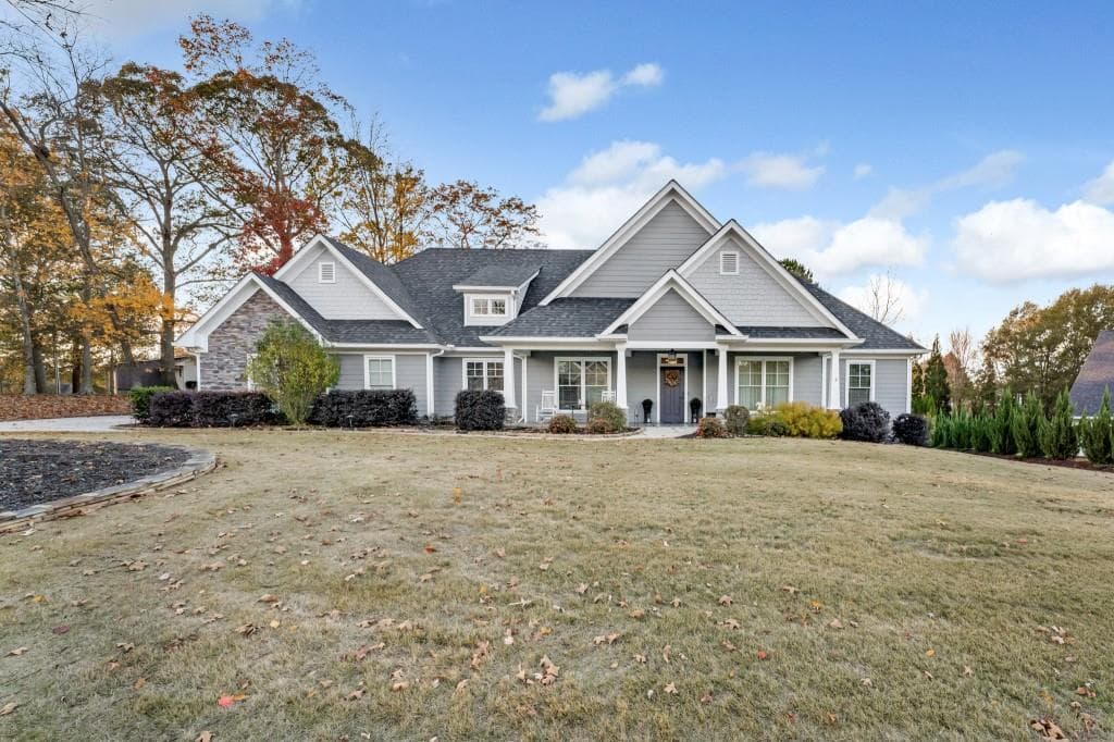 4 bedroom, 3 bathroom single family residence sold at 5914 Manor View Lane, Flowery Branch, GA 30542