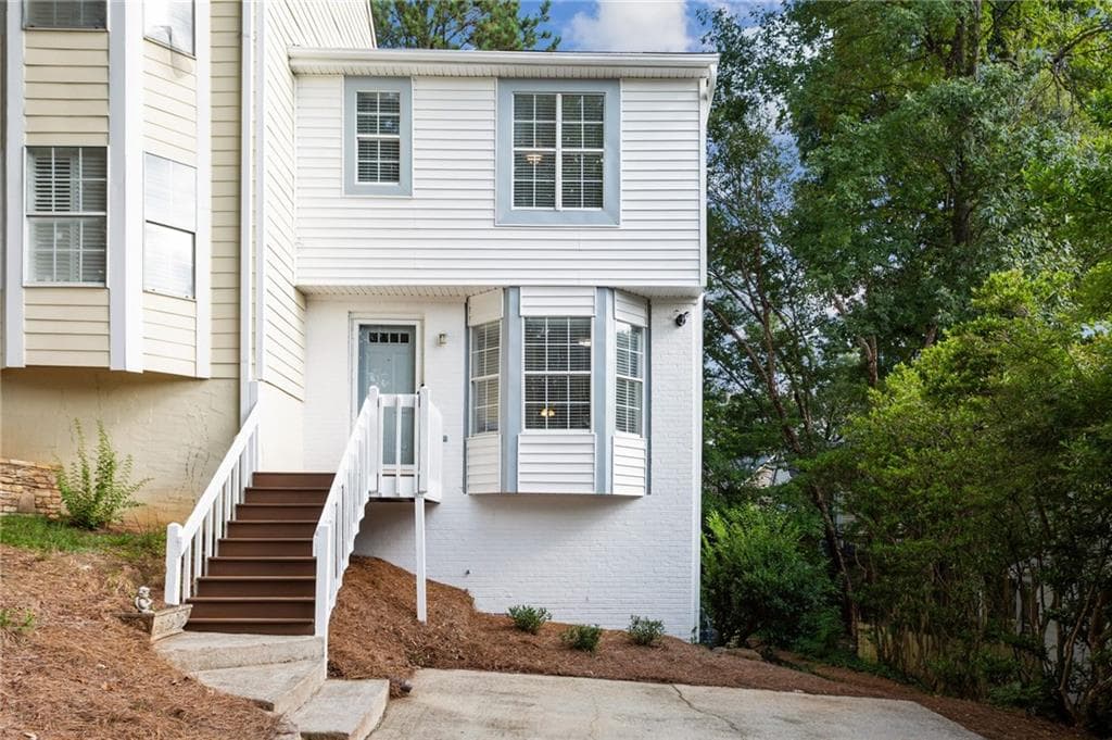 3 bedroom, 4 bathroom townhouse for rent at 5212 Laurel Bridge Drive, Smyrna, GA 30082 for $2,600 a month