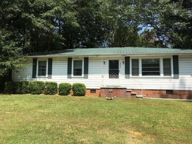 3 bedroom, 1 bathroom, 1,344 sq ft single family residence sold at 4274 Pineview Drive, Powder Springs, GA 30127