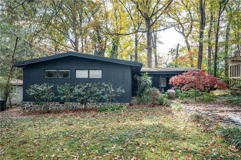 4 bedroom, 2 bathroom, 1,527 sq ft single family residence sold at 2639 Valmar Drive, Atlanta, GA 30340