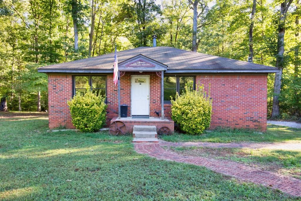 1 bedroom, 1 bathroom single family residence sold at 1397 Gum Springs Church Road, Jefferson, GA 30549