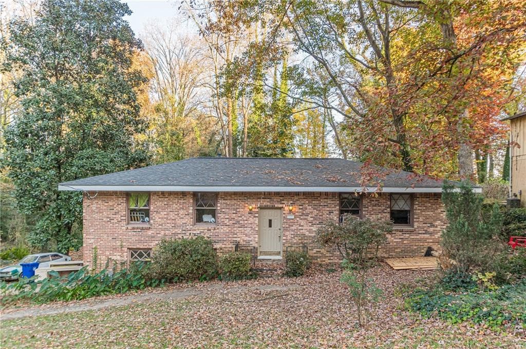 3 bedroom, 2 bathroom, 1,438 sq ft single family residence sold at 3933 English Oak Drive, Atlanta, GA 30340