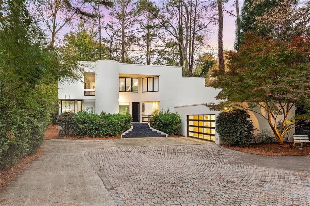 3 bedroom, 3 bathroom, 2,633 sq ft single family residence sold at 780 Crest Valley Drive, Atlanta, GA 30327
