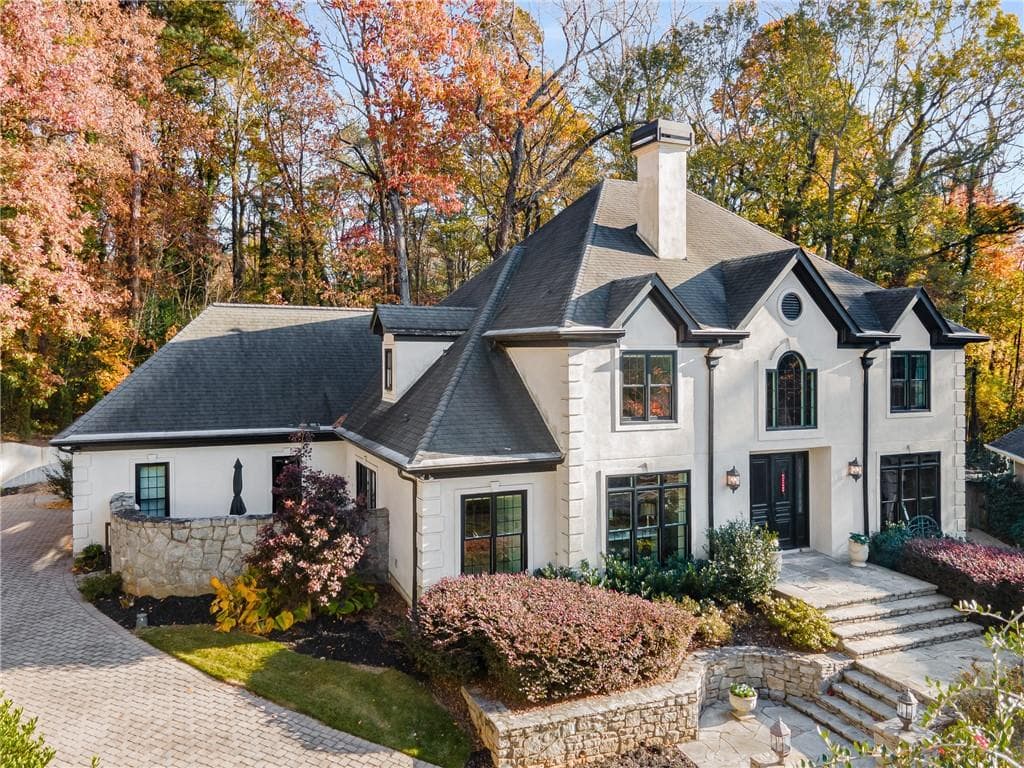 5 bedroom, 4 bathroom, 5,033 sq ft single family residence sold at 8 Vale Close, Atlanta, GA 30324
