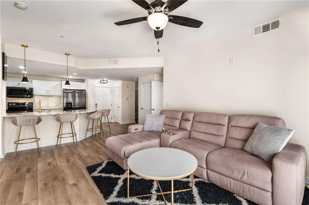 2 bedroom, 2 bathroom, 1,166 sq ft condominium sold at 390 17th Street 4003, Atlanta, GA 30363
