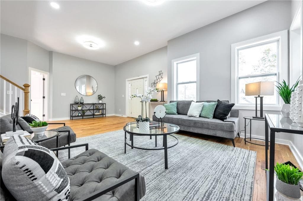 4 bedroom, 4 bathroom single family residence sold at 984 Mcdaniel Street, Atlanta, GA 30310