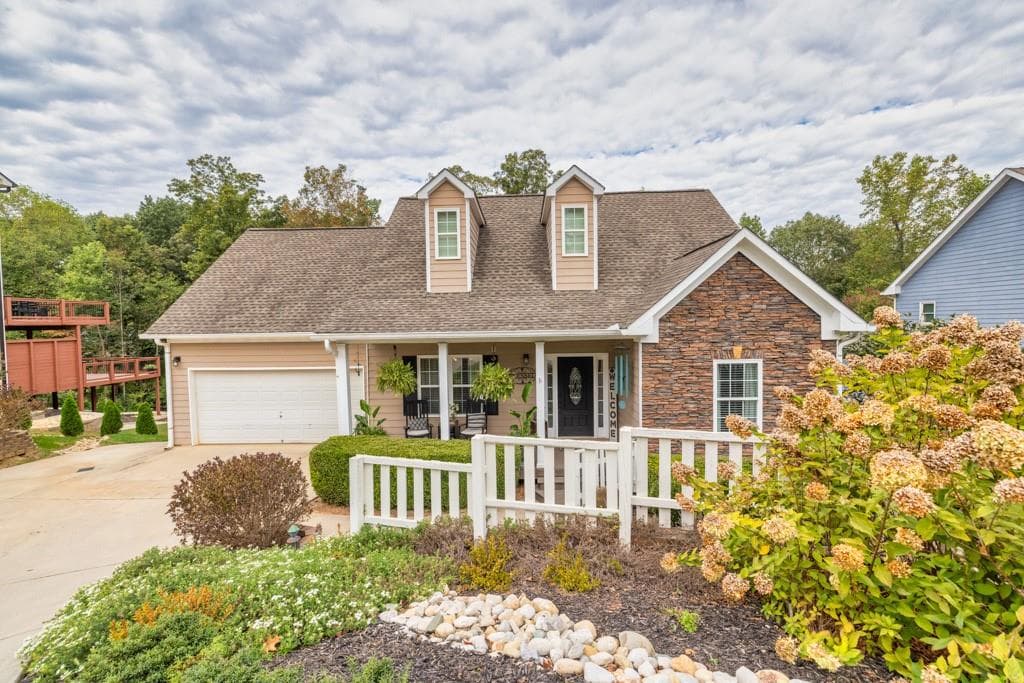 4 bedroom, 2 bathroom, 2,274 sq ft single family residence sold at 4469 Circassian Place, Gainesville, GA 30507