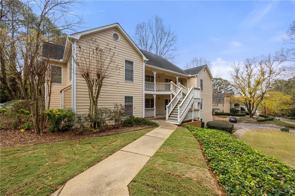 2 bedroom, 2 bathroom condominium sold at 2601 Vineyard Way, Smyrna, GA 30082