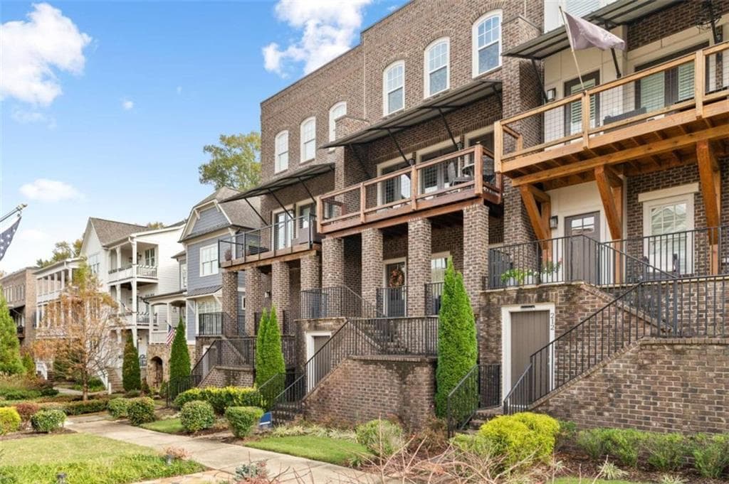 3 bedroom, 4 bathroom townhouse sold at 208 Easy Pines Way, Marietta, GA 30060