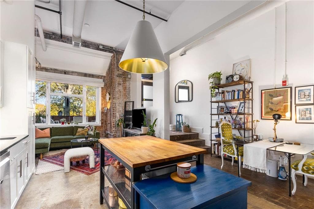 1 bedroom, 1 bathroom, 771 sq ft condominium sold at 978 North Avenue 107, Atlanta, GA 30306