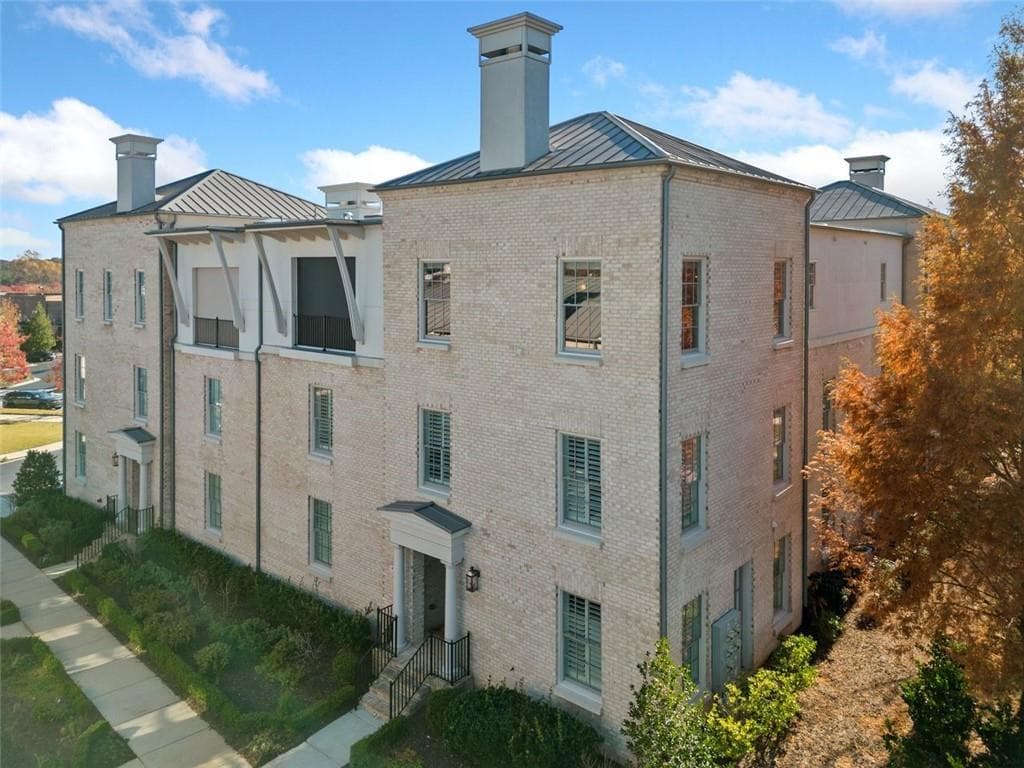 4 bedroom, 4 bathroom, 3,000 sq ft townhouse sold at 152 Grand Crescent, Alpharetta, GA 30009