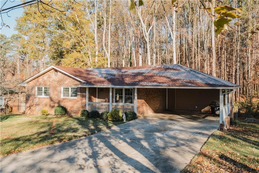 3 bedroom, 2 bathroom, 1,097 sq ft single family residence sold at 40 Marty Lane, Dallas, GA 30132