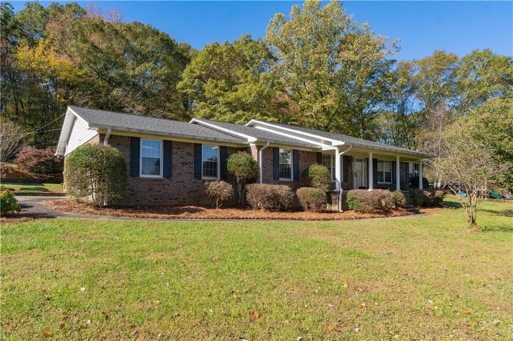 3 bedroom, 3 bathroom single family residence sold at 178 Quinton Drive, Calhoun, GA 30701