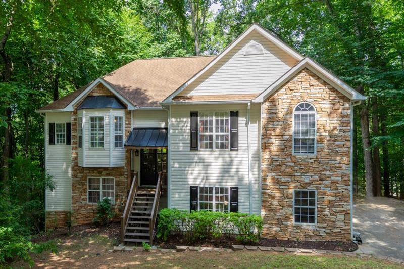 3 bedroom, 2 bathroom, 1,765 sq ft single family residence sold at 306 Cacique Court, Woodstock, GA 30188