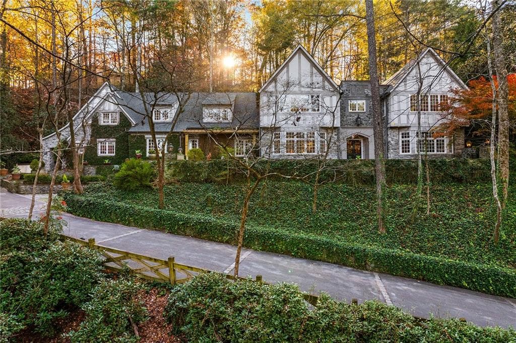 6 bedroom, 9 bathroom, 9,250 sq ft single family residence sold at 4322 Sentinel View, Atlanta, GA 30327