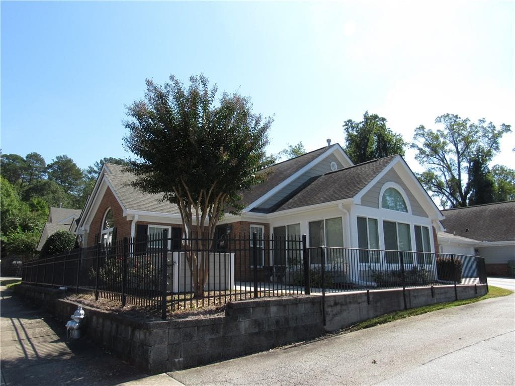 2 bedroom, 2 bathroom condominium sold at 1601 Cascade Park Drive, Atlanta, GA 30331