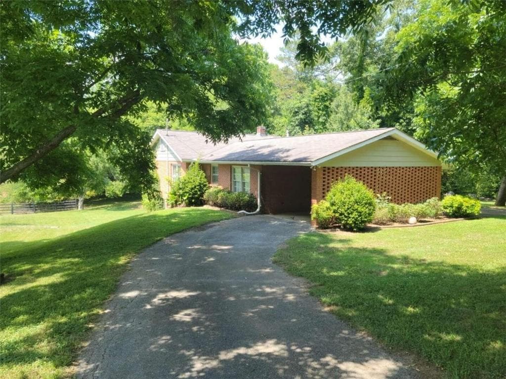 3 bedroom, 2 bathroom, 1,411 sq ft single family residence for sale at 2610 Little River Park Road, Gainesville, GA 30506