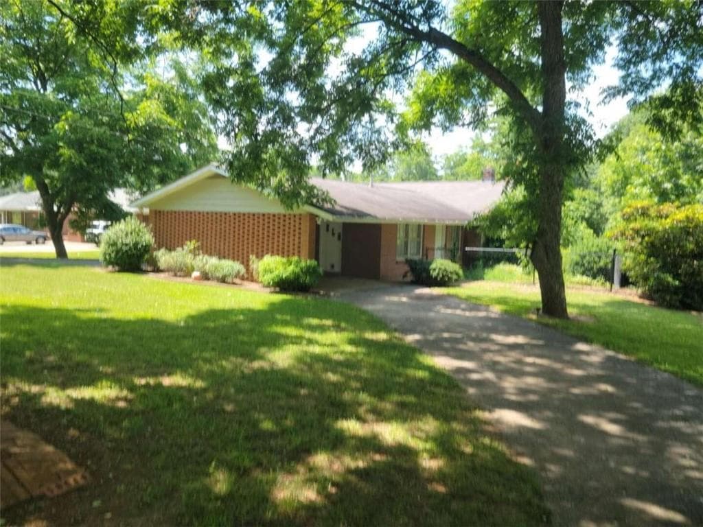 3 bedroom, 2 bathroom, 1,411 sq ft single family residence for sale at 2610 Little River Park Road, Gainesville, GA 30506 — photo 2