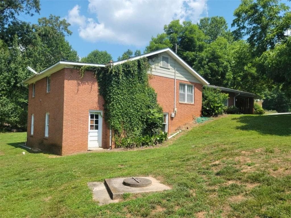 3 bedroom, 2 bathroom, 1,411 sq ft single family residence for sale at 2610 Little River Park Road, Gainesville, GA 30506 — photo 3