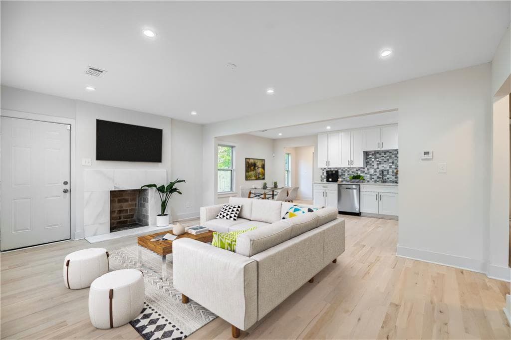 2 bedroom, 2 bathroom, 1,160 sq ft single family residence sold at 1676 Sylvan Road, Atlanta, GA 30310