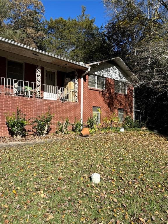 3 bedroom, 3 bathroom, 1,344 sq ft single family residence under contract at 5655 Campbellton Road, Atlanta, GA 30331 — photo 2