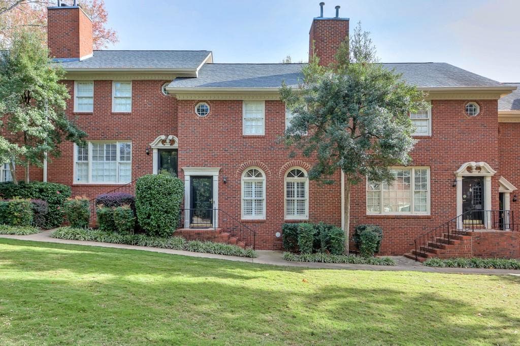 2 bedroom, 3 bathroom, 1,176 sq ft condominium sold at 12 Honour Avenue 3, Atlanta, GA 30305