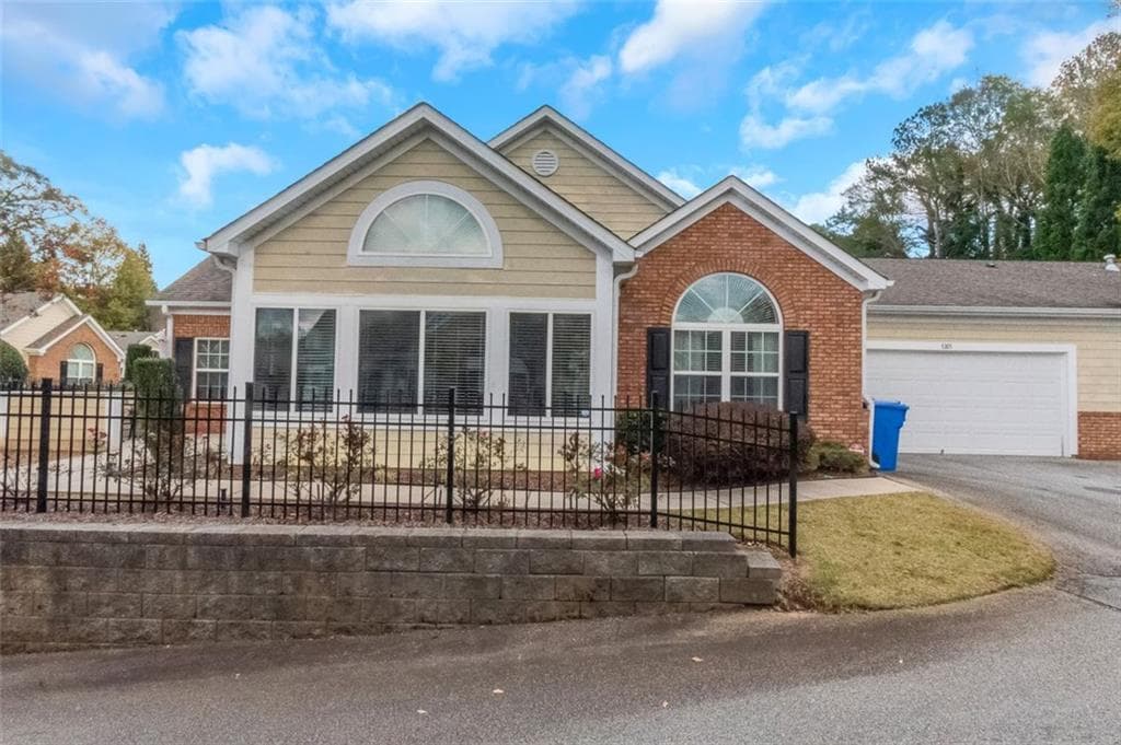 2 bedroom, 2 bathroom, 1,650 sq ft single family residence sold at 1301 CASCADE PARK Drive, Atlanta, GA 30331