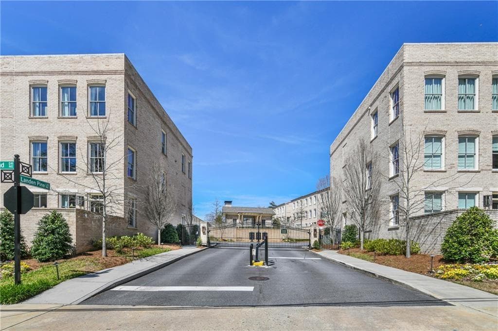 3 bedroom, 4 bathroom townhouse sold at 3443 Landen Pine Court, Atlanta, GA 30305