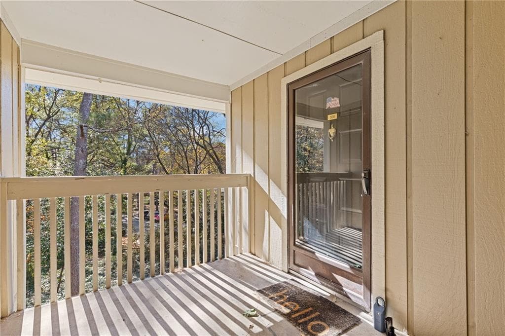 1 bedroom, 1 bathroom condominium sold at 306 River Mill Circle, Roswell, GA 30075