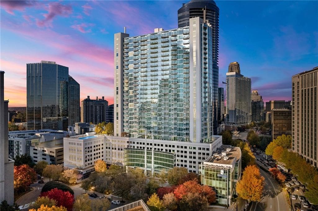 2 bedroom, 2 bathroom, 1,238 sq ft condominium sold at 3324 Peachtree Road 1005, Atlanta, GA 30326